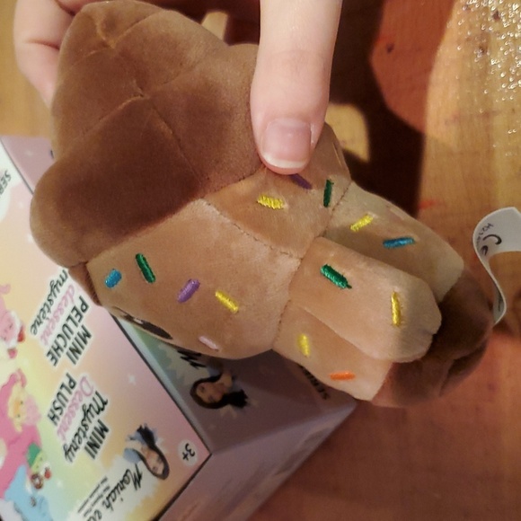 Moriah Elizabeth Chocolate Cuepy Mini Mystery Plush Series 2 - Picture 6 of 10